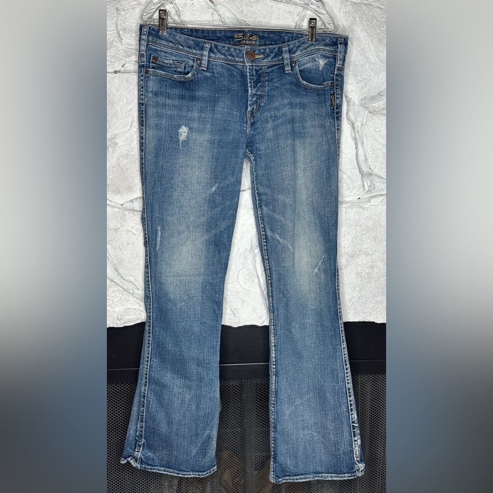 Silver Jeans | Women’s Twisted Boot Cut Distressed Blue Jean Size W32, L33
